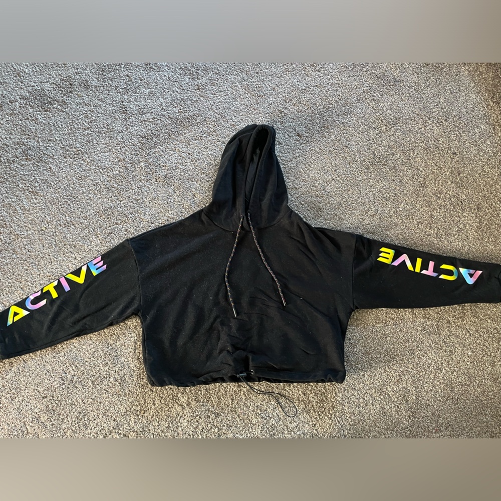 Ombre ZYIA active black crop hoodie - size S